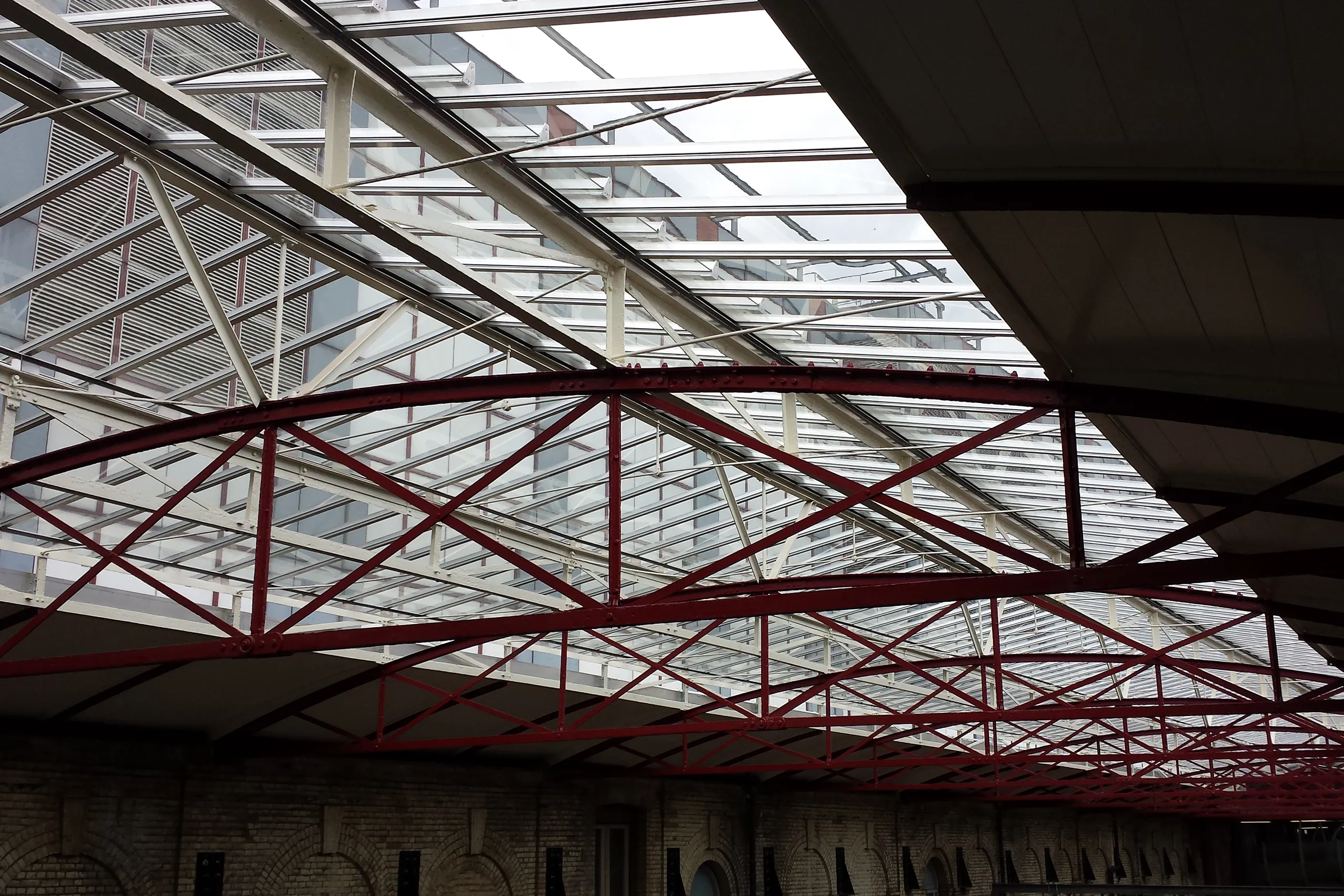 Farringdon Underground station - structural glazing requirements